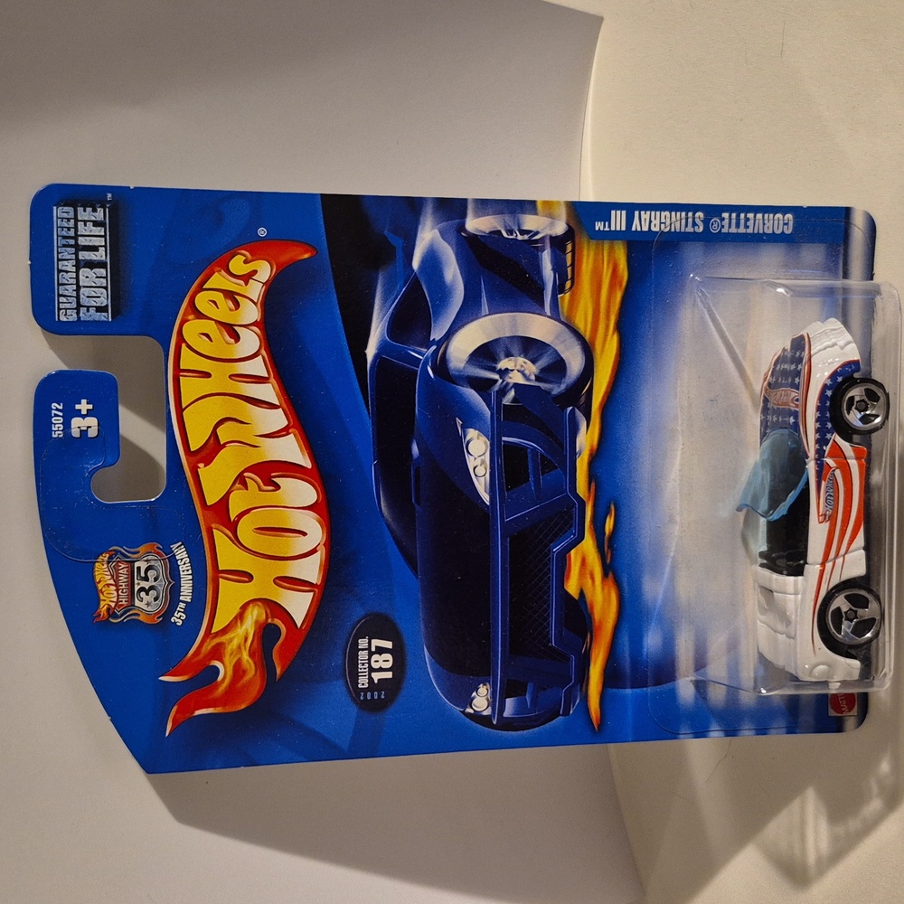 D4 hot wheels corvette stingray  with shipping protector
